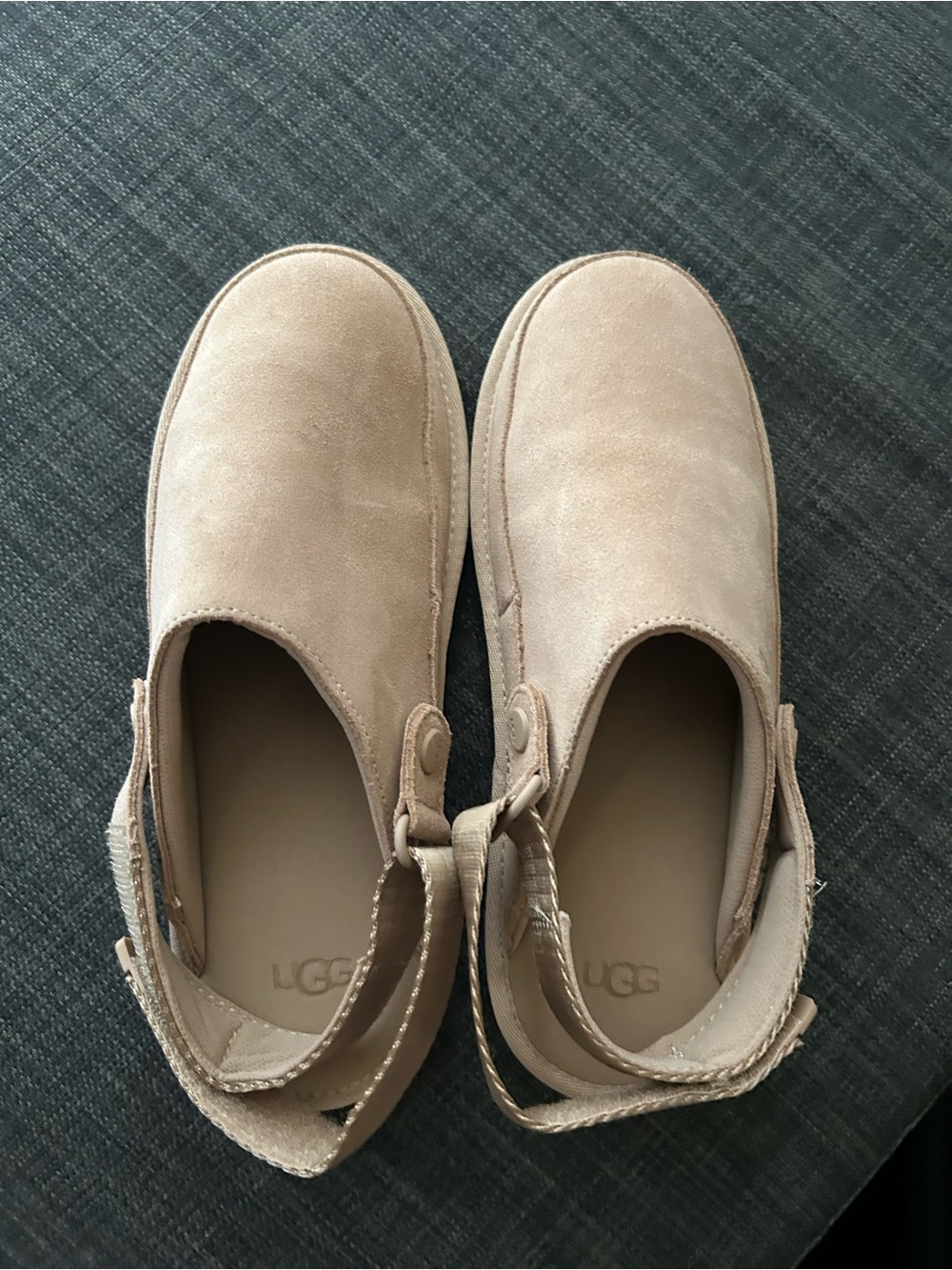UGG Kids Sand Suede Slip-On Moccasins women’s 6.5, kids 5